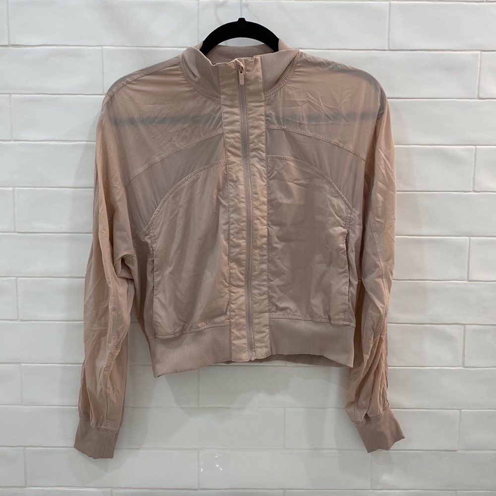 Lulu lemon size 4 wind breaker